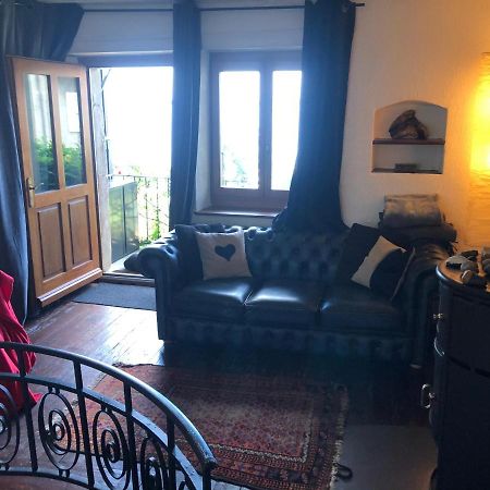 A Room With A View - Maisonnette Dans Bourg Medieval Au Bord Du Lac Leman Ивоар Екстериор снимка