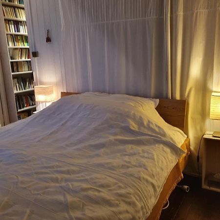 A Room With A View - Maisonnette Dans Bourg Medieval Au Bord Du Lac Leman Ивоар Екстериор снимка