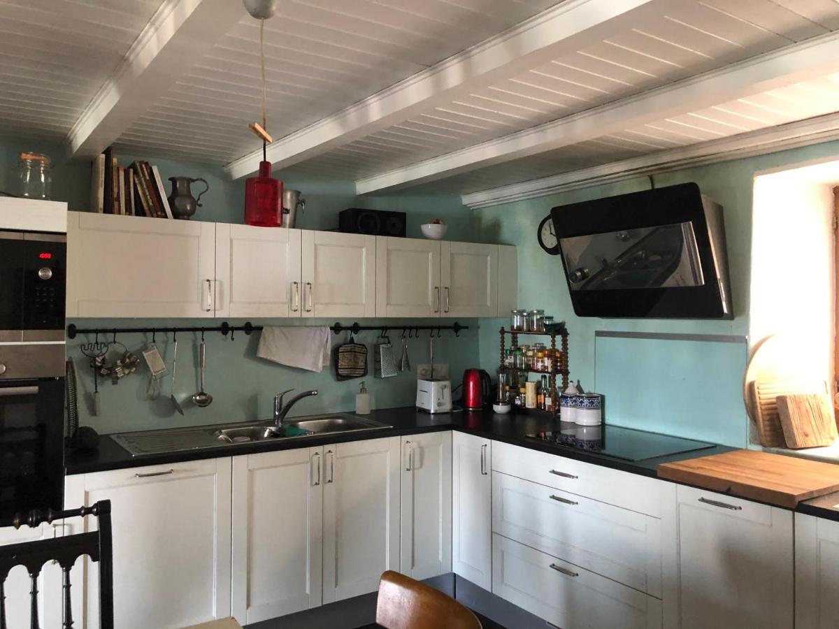 A Room With A View - Maisonnette Dans Bourg Medieval Au Bord Du Lac Leman Ивоар Екстериор снимка