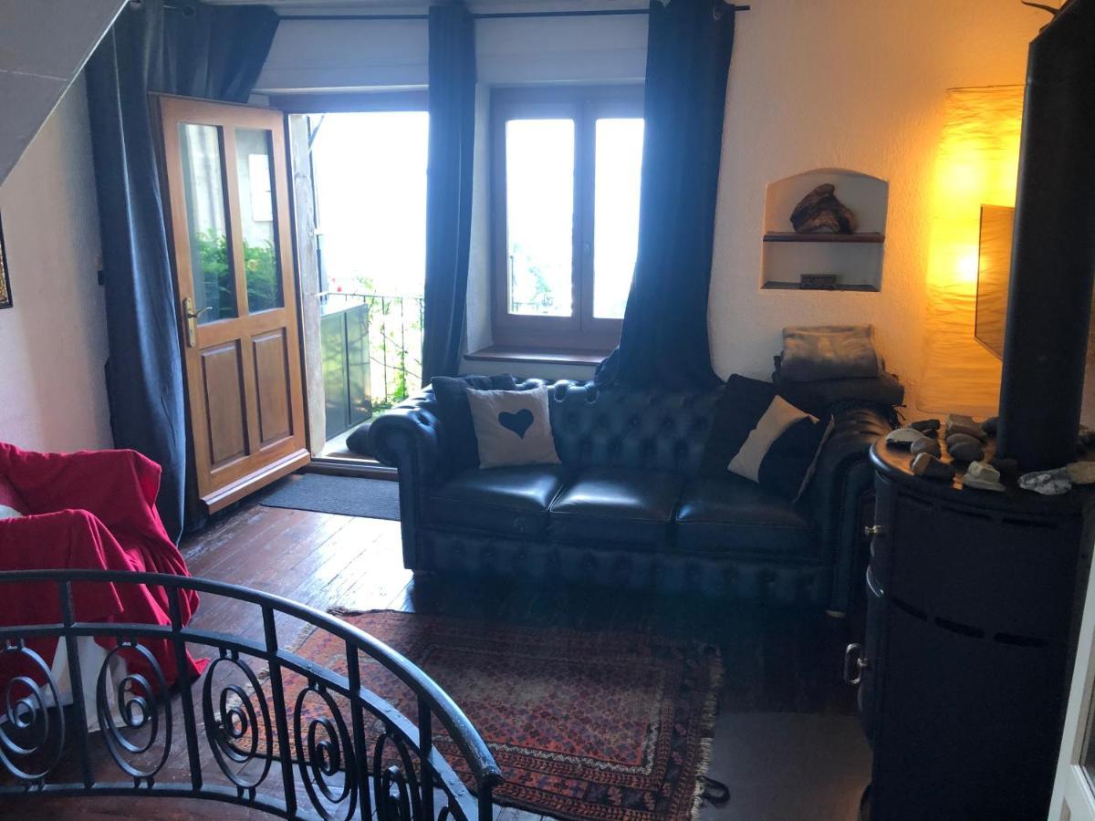 A Room With A View - Maisonnette Dans Bourg Medieval Au Bord Du Lac Leman Ивоар Екстериор снимка