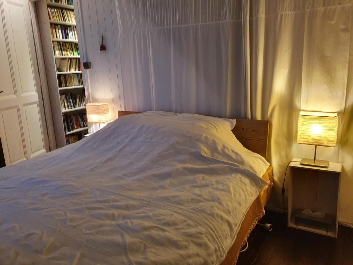 A Room With A View - Maisonnette Dans Bourg Medieval Au Bord Du Lac Leman Ивоар Екстериор снимка